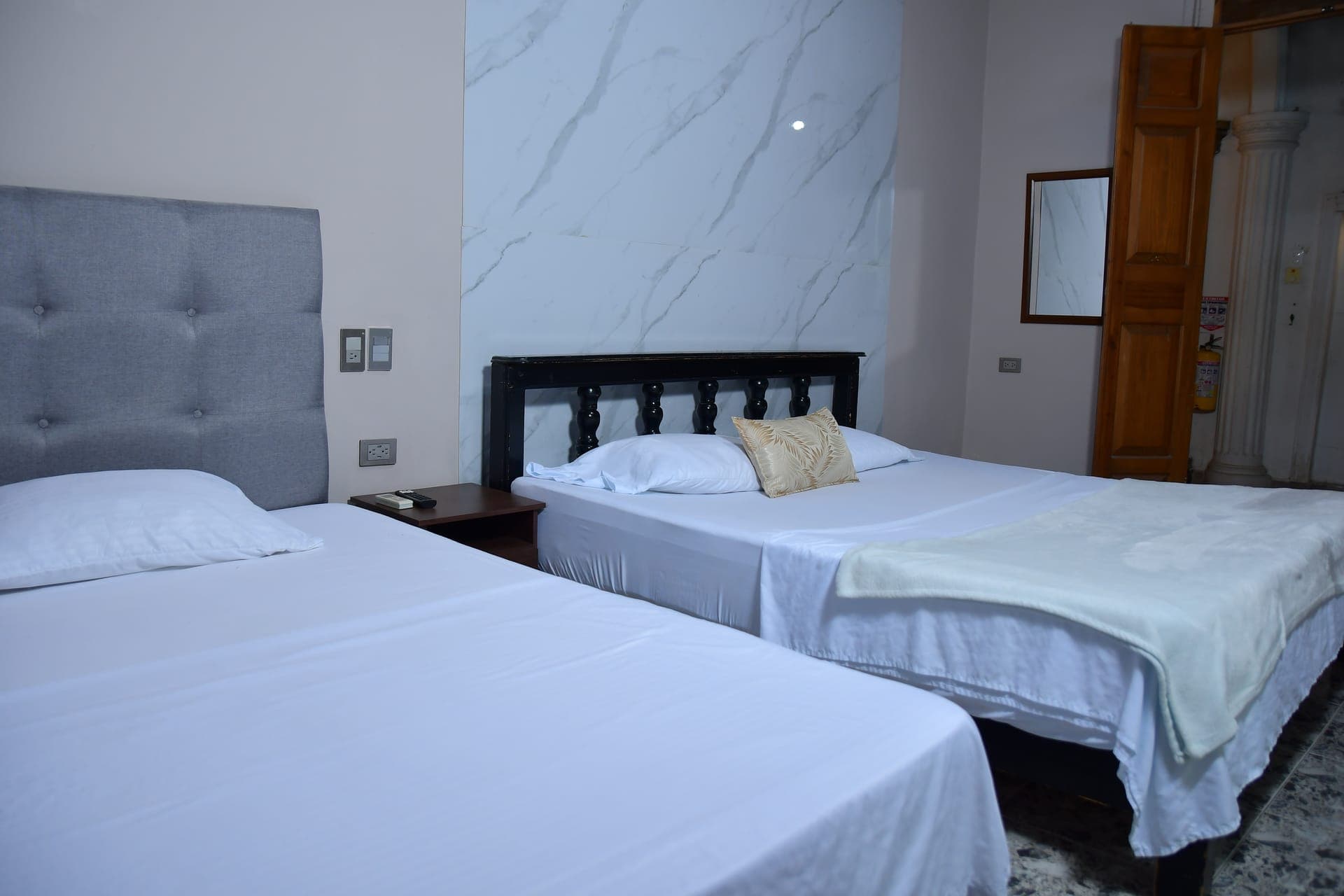 Suite Junior 102 · Rosas — Semisuite · Triple Deluxe — 2
