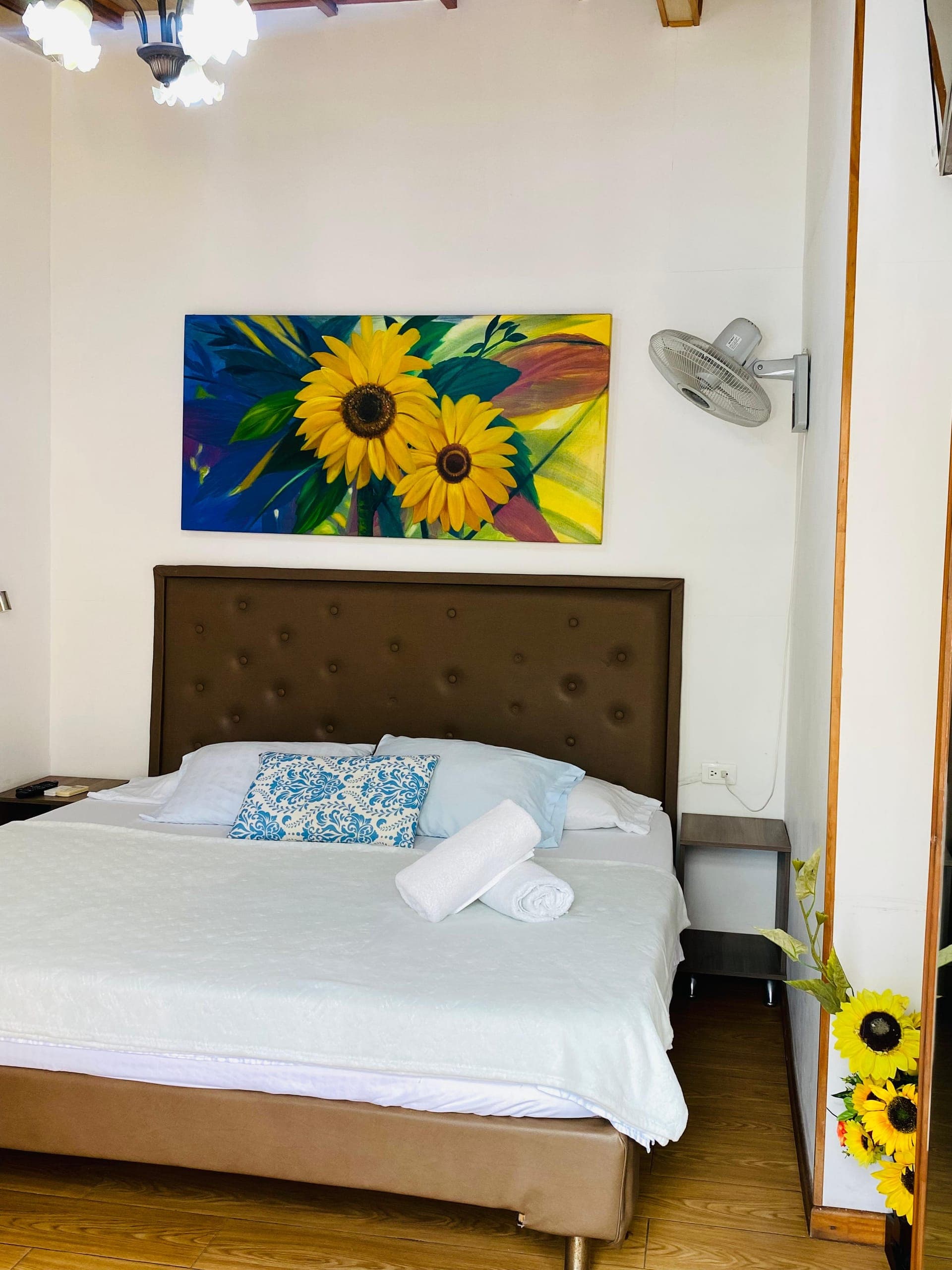 Suite Junior 302 · Girasoles — Semisuite con vista al jardín